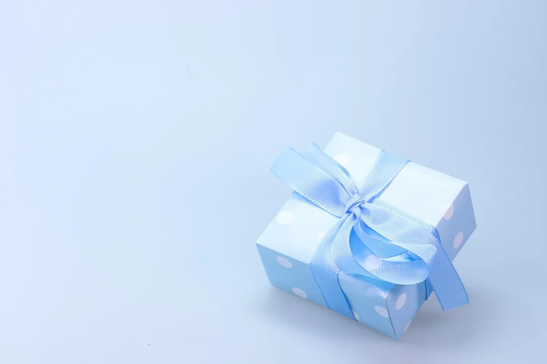 リボンのかかった贈り物の箱
