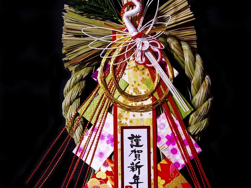 玄関に飾られた正月のしめ飾り